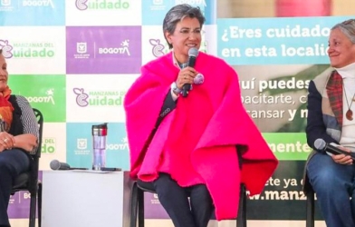 La alcaldesa, Claudia López, presentó a las mujeres de Teusaquillo, los servicios de esta nueva Manzana del Cuidado.