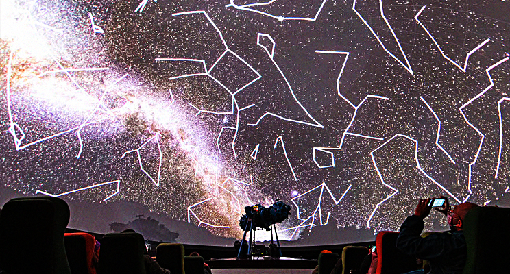 Foto de la proyección en vivo de las estrellas en el Planetario de Bogotá