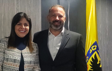 En la foto a la izquierda Angélica Malaver Gallego directora (e) y a su lado Andrés Solorzano nuevo Jefe de la Oficina de Informática y Sistemas de FONCEP